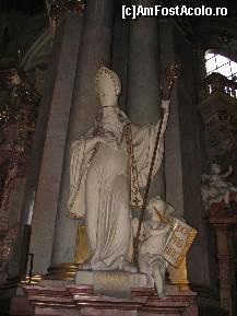 [P13] Biserica sf. Nicholas-statuia sf.Basil Veliký langa unul din cei patru stalpi care sprijina domul » foto by luciaoradea
 - 
<span class="allrVoted glyphicon glyphicon-heart hidden" id="av229110"></span>
<a class="m-l-10 hidden" id="sv229110" onclick="voting_Foto_DelVot(,229110,3167)" role="button">șterge vot <span class="glyphicon glyphicon-remove"></span></a>
<a id="v9229110" class=" c-red"  onclick="voting_Foto_SetVot(229110)" role="button"><span class="glyphicon glyphicon-heart-empty"></span> <b>LIKE</b> = Votează poza</a> <img class="hidden"  id="f229110W9" src="/imagini/loader.gif" border="0" /><span class="AjErrMes hidden" id="e229110ErM"></span>