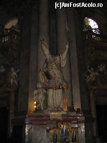 [P15] Biserica sf. Nicholas- statuia sf.Jan Zlatoústý langa unul din cei patru stalpi care sprijina domul » foto by luciaoradea
 - 
<span class="allrVoted glyphicon glyphicon-heart hidden" id="av229113"></span>
<a class="m-l-10 hidden" id="sv229113" onclick="voting_Foto_DelVot(,229113,3167)" role="button">șterge vot <span class="glyphicon glyphicon-remove"></span></a>
<a id="v9229113" class=" c-red"  onclick="voting_Foto_SetVot(229113)" role="button"><span class="glyphicon glyphicon-heart-empty"></span> <b>LIKE</b> = Votează poza</a> <img class="hidden"  id="f229113W9" src="/imagini/loader.gif" border="0" /><span class="AjErrMes hidden" id="e229113ErM"></span>