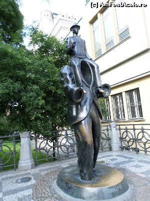 [P08] statuia Kafka in cartierul evreiesc,  » foto by amero
 - 
<span class="allrVoted glyphicon glyphicon-heart hidden" id="av538012"></span>
<a class="m-l-10 hidden" id="sv538012" onclick="voting_Foto_DelVot(,538012,3167)" role="button">șterge vot <span class="glyphicon glyphicon-remove"></span></a>
<a id="v9538012" class=" c-red"  onclick="voting_Foto_SetVot(538012)" role="button"><span class="glyphicon glyphicon-heart-empty"></span> <b>LIKE</b> = Votează poza</a> <img class="hidden"  id="f538012W9" src="/imagini/loader.gif" border="0" /><span class="AjErrMes hidden" id="e538012ErM"></span>