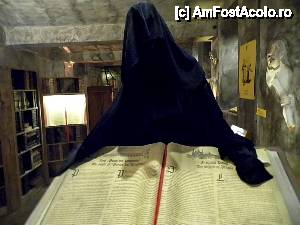 [P22] Muzeul Fantomelor şi Legendelor, sala interactivă.  » foto by ariciu*
 - 
<span class="allrVoted glyphicon glyphicon-heart hidden" id="av427395"></span>
<a class="m-l-10 hidden" id="sv427395" onclick="voting_Foto_DelVot(,427395,3167)" role="button">șterge vot <span class="glyphicon glyphicon-remove"></span></a>
<a id="v9427395" class=" c-red"  onclick="voting_Foto_SetVot(427395)" role="button"><span class="glyphicon glyphicon-heart-empty"></span> <b>LIKE</b> = Votează poza</a> <img class="hidden"  id="f427395W9" src="/imagini/loader.gif" border="0" /><span class="AjErrMes hidden" id="e427395ErM"></span>