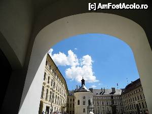 [P46] Intrarea în curea Castelului Praga. Poză de efect :))  » foto by ariciu*
 - 
<span class="allrVoted glyphicon glyphicon-heart hidden" id="av427419"></span>
<a class="m-l-10 hidden" id="sv427419" onclick="voting_Foto_DelVot(,427419,3167)" role="button">șterge vot <span class="glyphicon glyphicon-remove"></span></a>
<a id="v9427419" class=" c-red"  onclick="voting_Foto_SetVot(427419)" role="button"><span class="glyphicon glyphicon-heart-empty"></span> <b>LIKE</b> = Votează poza</a> <img class="hidden"  id="f427419W9" src="/imagini/loader.gif" border="0" /><span class="AjErrMes hidden" id="e427419ErM"></span>