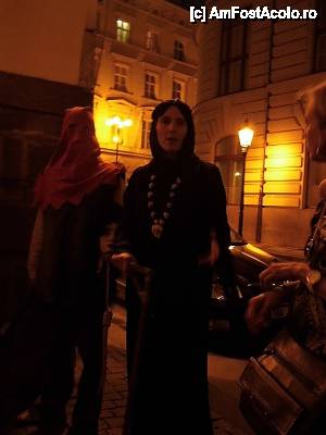 [P53] Ghida turului 'Ghost and Legends'. Poza nu este clară deoarece era în continuă mişcare.  » foto by ariciu*
 - 
<span class="allrVoted glyphicon glyphicon-heart hidden" id="av427426"></span>
<a class="m-l-10 hidden" id="sv427426" onclick="voting_Foto_DelVot(,427426,3167)" role="button">șterge vot <span class="glyphicon glyphicon-remove"></span></a>
<a id="v9427426" class=" c-red"  onclick="voting_Foto_SetVot(427426)" role="button"><span class="glyphicon glyphicon-heart-empty"></span> <b>LIKE</b> = Votează poza</a> <img class="hidden"  id="f427426W9" src="/imagini/loader.gif" border="0" /><span class="AjErrMes hidden" id="e427426ErM"></span>