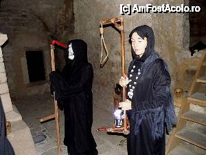 [P59] Ghida şi colegul ei în catacombe.  » foto by ariciu*
 - 
<span class="allrVoted glyphicon glyphicon-heart hidden" id="av427432"></span>
<a class="m-l-10 hidden" id="sv427432" onclick="voting_Foto_DelVot(,427432,3167)" role="button">șterge vot <span class="glyphicon glyphicon-remove"></span></a>
<a id="v9427432" class=" c-red"  onclick="voting_Foto_SetVot(427432)" role="button"><span class="glyphicon glyphicon-heart-empty"></span> <b>LIKE</b> = Votează poza</a> <img class="hidden"  id="f427432W9" src="/imagini/loader.gif" border="0" /><span class="AjErrMes hidden" id="e427432ErM"></span>