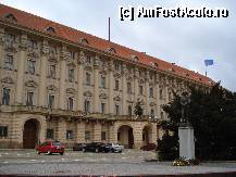 [P01] Praga - Palatul Cernin. De el este legata  una din legendele aruncarii de la fereastra » foto by Diaura*
 - 
<span class="allrVoted glyphicon glyphicon-heart hidden" id="av288904"></span>
<a class="m-l-10 hidden" id="sv288904" onclick="voting_Foto_DelVot(,288904,3167)" role="button">șterge vot <span class="glyphicon glyphicon-remove"></span></a>
<a id="v9288904" class=" c-red"  onclick="voting_Foto_SetVot(288904)" role="button"><span class="glyphicon glyphicon-heart-empty"></span> <b>LIKE</b> = Votează poza</a> <img class="hidden"  id="f288904W9" src="/imagini/loader.gif" border="0" /><span class="AjErrMes hidden" id="e288904ErM"></span>