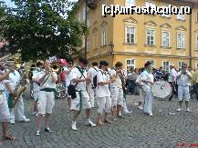 [P19] La piciorul Podului Carol, o orchestra din Armagnac dinamizeaza publicul » foto by Pragheza_Gotica
 - 
<span class="allrVoted glyphicon glyphicon-heart hidden" id="av437665"></span>
<a class="m-l-10 hidden" id="sv437665" onclick="voting_Foto_DelVot(,437665,3167)" role="button">șterge vot <span class="glyphicon glyphicon-remove"></span></a>
<a id="v9437665" class=" c-red"  onclick="voting_Foto_SetVot(437665)" role="button"><span class="glyphicon glyphicon-heart-empty"></span> <b>LIKE</b> = Votează poza</a> <img class="hidden"  id="f437665W9" src="/imagini/loader.gif" border="0" /><span class="AjErrMes hidden" id="e437665ErM"></span>