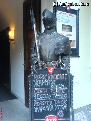 [P17] Kampa - Armura de straja in fata Restaurantului Gotika » foto by Pragheza_Gotica
 - 
<span class="allrVoted glyphicon glyphicon-heart hidden" id="av438830"></span>
<a class="m-l-10 hidden" id="sv438830" onclick="voting_Foto_DelVot(,438830,3167)" role="button">șterge vot <span class="glyphicon glyphicon-remove"></span></a>
<a id="v9438830" class=" c-red"  onclick="voting_Foto_SetVot(438830)" role="button"><span class="glyphicon glyphicon-heart-empty"></span> <b>LIKE</b> = Votează poza</a> <img class="hidden"  id="f438830W9" src="/imagini/loader.gif" border="0" /><span class="AjErrMes hidden" id="e438830ErM"></span>