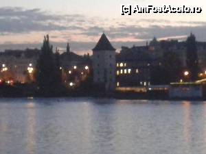 [P09] Vis-a-vis de Palatul Zofin in dreapta - alt turn de apa in the Twilight Zone » foto by Pragheza_Gotica
 - 
<span class="allrVoted glyphicon glyphicon-heart hidden" id="av478960"></span>
<a class="m-l-10 hidden" id="sv478960" onclick="voting_Foto_DelVot(,478960,3167)" role="button">șterge vot <span class="glyphicon glyphicon-remove"></span></a>
<a id="v9478960" class=" c-red"  onclick="voting_Foto_SetVot(478960)" role="button"><span class="glyphicon glyphicon-heart-empty"></span> <b>LIKE</b> = Votează poza</a> <img class="hidden"  id="f478960W9" src="/imagini/loader.gif" border="0" /><span class="AjErrMes hidden" id="e478960ErM"></span>