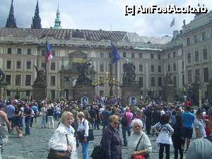 [P03] Castelul si lumea adunata pentru schimbarea garzii.  » foto by marius gaudi*
 - 
<span class="allrVoted glyphicon glyphicon-heart hidden" id="av467483"></span>
<a class="m-l-10 hidden" id="sv467483" onclick="voting_Foto_DelVot(,467483,3167)" role="button">șterge vot <span class="glyphicon glyphicon-remove"></span></a>
<a id="v9467483" class=" c-red"  onclick="voting_Foto_SetVot(467483)" role="button"><span class="glyphicon glyphicon-heart-empty"></span> <b>LIKE</b> = Votează poza</a> <img class="hidden"  id="f467483W9" src="/imagini/loader.gif" border="0" /><span class="AjErrMes hidden" id="e467483ErM"></span>