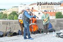 [P13] Jazz band pe podul Carol » foto by crosbyx*
 - 
<span class="allrVoted glyphicon glyphicon-heart hidden" id="av237878"></span>
<a class="m-l-10 hidden" id="sv237878" onclick="voting_Foto_DelVot(,237878,3167)" role="button">șterge vot <span class="glyphicon glyphicon-remove"></span></a>
<a id="v9237878" class=" c-red"  onclick="voting_Foto_SetVot(237878)" role="button"><span class="glyphicon glyphicon-heart-empty"></span> <b>LIKE</b> = Votează poza</a> <img class="hidden"  id="f237878W9" src="/imagini/loader.gif" border="0" /><span class="AjErrMes hidden" id="e237878ErM"></span>
