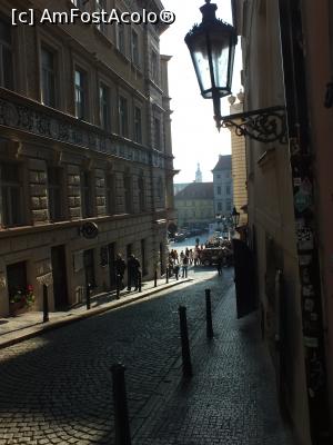 [P05] Coborâm din castel spre Mala Strana.  » foto by dognean
 - 
<span class="allrVoted glyphicon glyphicon-heart hidden" id="av928033"></span>
<a class="m-l-10 hidden" id="sv928033" onclick="voting_Foto_DelVot(,928033,3167)" role="button">șterge vot <span class="glyphicon glyphicon-remove"></span></a>
<a id="v9928033" class=" c-red"  onclick="voting_Foto_SetVot(928033)" role="button"><span class="glyphicon glyphicon-heart-empty"></span> <b>LIKE</b> = Votează poza</a> <img class="hidden"  id="f928033W9" src="/imagini/loader.gif" border="0" /><span class="AjErrMes hidden" id="e928033ErM"></span>