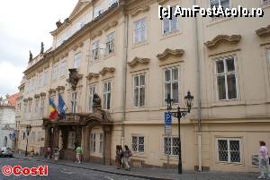 [P06] Palatul Morzin, în care îşi are sediul Ambasada României, pe strada Nerudova.  » foto by Costi
 - 
<span class="allrVoted glyphicon glyphicon-heart hidden" id="av386950"></span>
<a class="m-l-10 hidden" id="sv386950" onclick="voting_Foto_DelVot(,386950,3167)" role="button">șterge vot <span class="glyphicon glyphicon-remove"></span></a>
<a id="v9386950" class=" c-red"  onclick="voting_Foto_SetVot(386950)" role="button"><span class="glyphicon glyphicon-heart-empty"></span> <b>LIKE</b> = Votează poza</a> <img class="hidden"  id="f386950W9" src="/imagini/loader.gif" border="0" /><span class="AjErrMes hidden" id="e386950ErM"></span>