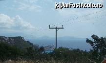 [P32] In capatul stancii aceleia albe este Farul,adica cel mai sudic punct al insulei.Se zarea cu mult timp de pe sosea,inainte de a ajunge acolo. » foto by georgiana
 - 
<span class="allrVoted glyphicon glyphicon-heart hidden" id="av269631"></span>
<a class="m-l-10 hidden" id="sv269631" onclick="voting_Foto_DelVot(,269631,3173)" role="button">șterge vot <span class="glyphicon glyphicon-remove"></span></a>
<a id="v9269631" class=" c-red"  onclick="voting_Foto_SetVot(269631)" role="button"><span class="glyphicon glyphicon-heart-empty"></span> <b>LIKE</b> = Votează poza</a> <img class="hidden"  id="f269631W9" src="/imagini/loader.gif" border="0" /><span class="AjErrMes hidden" id="e269631ErM"></span>
