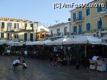 [P21] In piata centrala a orasului Lefkada » foto by Cristian_h
 - 
<span class="allrVoted glyphicon glyphicon-heart hidden" id="av97266"></span>
<a class="m-l-10 hidden" id="sv97266" onclick="voting_Foto_DelVot(,97266,3173)" role="button">șterge vot <span class="glyphicon glyphicon-remove"></span></a>
<a id="v997266" class=" c-red"  onclick="voting_Foto_SetVot(97266)" role="button"><span class="glyphicon glyphicon-heart-empty"></span> <b>LIKE</b> = Votează poza</a> <img class="hidden"  id="f97266W9" src="/imagini/loader.gif" border="0" /><span class="AjErrMes hidden" id="e97266ErM"></span>