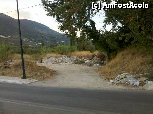 [P03] Gramezii de gunoaie pe marginea drumului.  » foto by RobertRO*
 - 
<span class="allrVoted glyphicon glyphicon-heart hidden" id="av466159"></span>
<a class="m-l-10 hidden" id="sv466159" onclick="voting_Foto_DelVot(,466159,3173)" role="button">șterge vot <span class="glyphicon glyphicon-remove"></span></a>
<a id="v9466159" class=" c-red"  onclick="voting_Foto_SetVot(466159)" role="button"><span class="glyphicon glyphicon-heart-empty"></span> <b>LIKE</b> = Votează poza</a> <img class="hidden"  id="f466159W9" src="/imagini/loader.gif" border="0" /><span class="AjErrMes hidden" id="e466159ErM"></span>