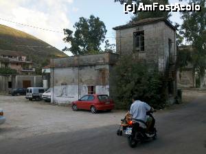 [P05] Cladire parasita, foarte aproape de primaria din Vasiliki.  » foto by RobertRO*
 - 
<span class="allrVoted glyphicon glyphicon-heart hidden" id="av466161"></span>
<a class="m-l-10 hidden" id="sv466161" onclick="voting_Foto_DelVot(,466161,3173)" role="button">șterge vot <span class="glyphicon glyphicon-remove"></span></a>
<a id="v9466161" class=" c-red"  onclick="voting_Foto_SetVot(466161)" role="button"><span class="glyphicon glyphicon-heart-empty"></span> <b>LIKE</b> = Votează poza</a> <img class="hidden"  id="f466161W9" src="/imagini/loader.gif" border="0" /><span class="AjErrMes hidden" id="e466161ErM"></span>