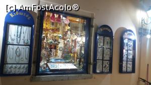 [P37] Magazin de suveniruri in Lefkada town » foto by sed
 - 
<span class="allrVoted glyphicon glyphicon-heart hidden" id="av875332"></span>
<a class="m-l-10 hidden" id="sv875332" onclick="voting_Foto_DelVot(,875332,3173)" role="button">șterge vot <span class="glyphicon glyphicon-remove"></span></a>
<a id="v9875332" class=" c-red"  onclick="voting_Foto_SetVot(875332)" role="button"><span class="glyphicon glyphicon-heart-empty"></span> <b>LIKE</b> = Votează poza</a> <img class="hidden"  id="f875332W9" src="/imagini/loader.gif" border="0" /><span class="AjErrMes hidden" id="e875332ErM"></span>