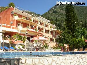 [P12] Hotelul Posidonio, piscina in fata » foto by aruapap*
 - 
<span class="allrVoted glyphicon glyphicon-heart hidden" id="av587522"></span>
<a class="m-l-10 hidden" id="sv587522" onclick="voting_Foto_DelVot(,587522,3173)" role="button">șterge vot <span class="glyphicon glyphicon-remove"></span></a>
<a id="v9587522" class=" c-red"  onclick="voting_Foto_SetVot(587522)" role="button"><span class="glyphicon glyphicon-heart-empty"></span> <b>LIKE</b> = Votează poza</a> <img class="hidden"  id="f587522W9" src="/imagini/loader.gif" border="0" /><span class="AjErrMes hidden" id="e587522ErM"></span>