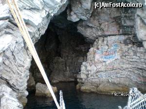 [P14] Nişte turişti mai temerari şi-au scris numele pe pereţi pentru nemurire » foto by irinad
 - 
<span class="allrVoted glyphicon glyphicon-heart hidden" id="av616421"></span>
<a class="m-l-10 hidden" id="sv616421" onclick="voting_Foto_DelVot(,616421,3186)" role="button">șterge vot <span class="glyphicon glyphicon-remove"></span></a>
<a id="v9616421" class=" c-red"  onclick="voting_Foto_SetVot(616421)" role="button"><span class="glyphicon glyphicon-heart-empty"></span> <b>LIKE</b> = Votează poza</a> <img class="hidden"  id="f616421W9" src="/imagini/loader.gif" border="0" /><span class="AjErrMes hidden" id="e616421ErM"></span>