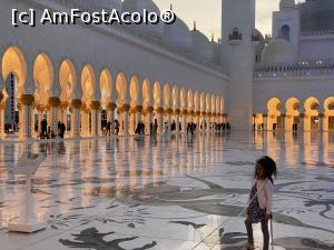 [P02] Marea Moschee din Abu Dhabi. » foto by Dănuț.Albu
 - 
<span class="allrVoted glyphicon glyphicon-heart hidden" id="av1376466"></span>
<a class="m-l-10 hidden" id="sv1376466" onclick="voting_Foto_DelVot(,1376466,3199)" role="button">șterge vot <span class="glyphicon glyphicon-remove"></span></a>
<a id="v91376466" class=" c-red"  onclick="voting_Foto_SetVot(1376466)" role="button"><span class="glyphicon glyphicon-heart-empty"></span> <b>LIKE</b> = Votează poza</a> <img class="hidden"  id="f1376466W9" src="/imagini/loader.gif" border="0" /><span class="AjErrMes hidden" id="e1376466ErM"></span>
