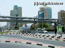 [P02] Străzi în Dubai. Observaţi staţia de autobuz, închisă şi cu aer condiţionat în interior. » foto by badge®
 - 
<span class="allrVoted glyphicon glyphicon-heart hidden" id="av164340"></span>
<a class="m-l-10 hidden" id="sv164340" onclick="voting_Foto_DelVot(,164340,3199)" role="button">șterge vot <span class="glyphicon glyphicon-remove"></span></a>
<a id="v9164340" class=" c-red"  onclick="voting_Foto_SetVot(164340)" role="button"><span class="glyphicon glyphicon-heart-empty"></span> <b>LIKE</b> = Votează poza</a> <img class="hidden"  id="f164340W9" src="/imagini/loader.gif" border="0" /><span class="AjErrMes hidden" id="e164340ErM"></span>