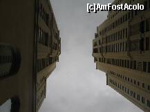 [P03] Dubai Marina - cam asa de vedea cand priveai spre cer, printre doi colosi, de peste 30 de etaje inaltime, de pe o strada ingusta (normala adica) » foto by AndreeaG
 - 
<span class="allrVoted glyphicon glyphicon-heart hidden" id="av284891"></span>
<a class="m-l-10 hidden" id="sv284891" onclick="voting_Foto_DelVot(,284891,3199)" role="button">șterge vot <span class="glyphicon glyphicon-remove"></span></a>
<a id="v9284891" class=" c-red"  onclick="voting_Foto_SetVot(284891)" role="button"><span class="glyphicon glyphicon-heart-empty"></span> <b>LIKE</b> = Votează poza</a> <img class="hidden"  id="f284891W9" src="/imagini/loader.gif" border="0" /><span class="AjErrMes hidden" id="e284891ErM"></span>