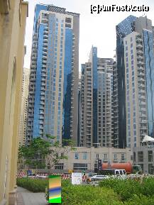 [P04] Dubai Marina - 'dupa blocuri' :))
Eu sunt dreptunghiul acela colorat, de un metru cincizeci inaltime, ca sa raportati corect inaltimile :) » foto by AndreeaG
 - 
<span class="allrVoted glyphicon glyphicon-heart hidden" id="av284892"></span>
<a class="m-l-10 hidden" id="sv284892" onclick="voting_Foto_DelVot(,284892,3199)" role="button">șterge vot <span class="glyphicon glyphicon-remove"></span></a>
<a id="v9284892" class=" c-red"  onclick="voting_Foto_SetVot(284892)" role="button"><span class="glyphicon glyphicon-heart-empty"></span> <b>LIKE</b> = Votează poza</a> <img class="hidden"  id="f284892W9" src="/imagini/loader.gif" border="0" /><span class="AjErrMes hidden" id="e284892ErM"></span>