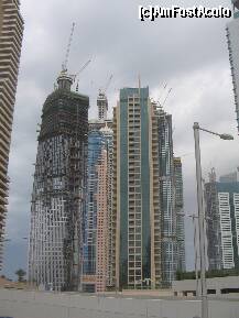 [P07] Dubai Marina - si ultima poza din day 1 cea innorata, 
voi puteti numara etajele? ca eu nu reusesc nici macar acum, in poza :) 
si gata, am terminat cu macaralele :) » foto by AndreeaG
 - 
<span class="allrVoted glyphicon glyphicon-heart hidden" id="av284895"></span>
<a class="m-l-10 hidden" id="sv284895" onclick="voting_Foto_DelVot(,284895,3199)" role="button">șterge vot <span class="glyphicon glyphicon-remove"></span></a>
<a id="v9284895" class=" c-red"  onclick="voting_Foto_SetVot(284895)" role="button"><span class="glyphicon glyphicon-heart-empty"></span> <b>LIKE</b> = Votează poza</a> <img class="hidden"  id="f284895W9" src="/imagini/loader.gif" border="0" /><span class="AjErrMes hidden" id="e284895ErM"></span>