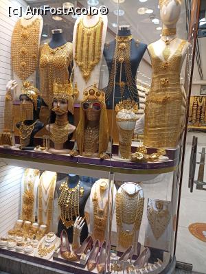 [P10] Hăinuțe pt fete in bazarul de aur » foto by iancusabin
 - 
<span class="allrVoted glyphicon glyphicon-heart hidden" id="av1293371"></span>
<a class="m-l-10 hidden" id="sv1293371" onclick="voting_Foto_DelVot(,1293371,3199)" role="button">șterge vot <span class="glyphicon glyphicon-remove"></span></a>
<a id="v91293371" class=" c-red"  onclick="voting_Foto_SetVot(1293371)" role="button"><span class="glyphicon glyphicon-heart-empty"></span> <b>LIKE</b> = Votează poza</a> <img class="hidden"  id="f1293371W9" src="/imagini/loader.gif" border="0" /><span class="AjErrMes hidden" id="e1293371ErM"></span>