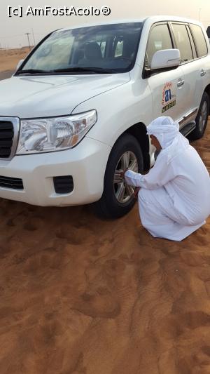 [P29] Desert safari, scurt popas pentru ajustare » foto by koko48
 - 
<span class="allrVoted glyphicon glyphicon-heart hidden" id="av859747"></span>
<a class="m-l-10 hidden" id="sv859747" onclick="voting_Foto_DelVot(,859747,3199)" role="button">șterge vot <span class="glyphicon glyphicon-remove"></span></a>
<a id="v9859747" class=" c-red"  onclick="voting_Foto_SetVot(859747)" role="button"><span class="glyphicon glyphicon-heart-empty"></span> <b>LIKE</b> = Votează poza</a> <img class="hidden"  id="f859747W9" src="/imagini/loader.gif" border="0" /><span class="AjErrMes hidden" id="e859747ErM"></span>