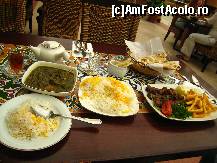 [P43] Masa la restaurantul iranian Hatam din mallul Sahara - Sharjah. Mancarea verdecu sos pe care o vedeti in stanga a fost cea mai buna pe care am mancat-o in vacanta asta. Miel cu iarba - asa am botezat-o eu » foto by lizuk
 - 
<span class="allrVoted glyphicon glyphicon-heart hidden" id="av69186"></span>
<a class="m-l-10 hidden" id="sv69186" onclick="voting_Foto_DelVot(,69186,3199)" role="button">șterge vot <span class="glyphicon glyphicon-remove"></span></a>
<a id="v969186" class=" c-red"  onclick="voting_Foto_SetVot(69186)" role="button"><span class="glyphicon glyphicon-heart-empty"></span> <b>LIKE</b> = Votează poza</a> <img class="hidden"  id="f69186W9" src="/imagini/loader.gif" border="0" /><span class="AjErrMes hidden" id="e69186ErM"></span>