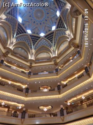 [P02] Emirates Palace - sub cupola principală » foto by Alina53
 - 
<span class="allrVoted glyphicon glyphicon-heart hidden" id="av805440"></span>
<a class="m-l-10 hidden" id="sv805440" onclick="voting_Foto_DelVot(,805440,3202)" role="button">șterge vot <span class="glyphicon glyphicon-remove"></span></a>
<a id="v9805440" class=" c-red"  onclick="voting_Foto_SetVot(805440)" role="button"><span class="glyphicon glyphicon-heart-empty"></span> <b>LIKE</b> = Votează poza</a> <img class="hidden"  id="f805440W9" src="/imagini/loader.gif" border="0" /><span class="AjErrMes hidden" id="e805440ErM"></span>