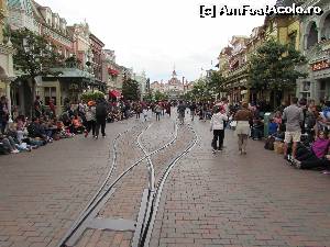 [P11] Main Street, strada principala, pe sinele alea ar fi trebuit sa fie tramvaie trase de cai nu am vazut insa » foto by ascomp*
 - 
<span class="allrVoted glyphicon glyphicon-heart hidden" id="av668647"></span>
<a class="m-l-10 hidden" id="sv668647" onclick="voting_Foto_DelVot(,668647,3203)" role="button">șterge vot <span class="glyphicon glyphicon-remove"></span></a>
<a id="v9668647" class=" c-red"  onclick="voting_Foto_SetVot(668647)" role="button"><span class="glyphicon glyphicon-heart-empty"></span> <b>LIKE</b> = Votează poza</a> <img class="hidden"  id="f668647W9" src="/imagini/loader.gif" border="0" /><span class="AjErrMes hidden" id="e668647ErM"></span>
