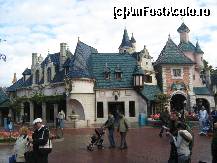 [P12] Casuta din parc, care adaposteste o poveste, un magazin, un restaurant. » foto by CCRRIISSYY
 - 
<span class="allrVoted glyphicon glyphicon-heart hidden" id="av41816"></span>
<a class="m-l-10 hidden" id="sv41816" onclick="voting_Foto_DelVot(,41816,3203)" role="button">șterge vot <span class="glyphicon glyphicon-remove"></span></a>
<a id="v941816" class=" c-red"  onclick="voting_Foto_SetVot(41816)" role="button"><span class="glyphicon glyphicon-heart-empty"></span> <b>LIKE</b> = Votează poza</a> <img class="hidden"  id="f41816W9" src="/imagini/loader.gif" border="0" /><span class="AjErrMes hidden" id="e41816ErM"></span>