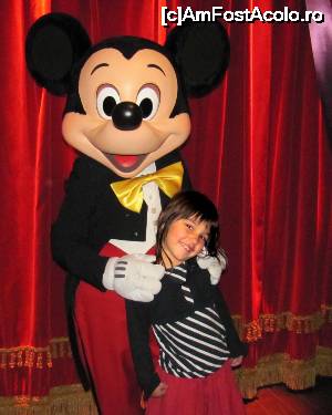 [P16] Disney, Paris, Ioana și Mickey Mouse » foto by Dan-Ioan
 - 
<span class="allrVoted glyphicon glyphicon-heart hidden" id="av692304"></span>
<a class="m-l-10 hidden" id="sv692304" onclick="voting_Foto_DelVot(,692304,3203)" role="button">șterge vot <span class="glyphicon glyphicon-remove"></span></a>
<a id="v9692304" class=" c-red"  onclick="voting_Foto_SetVot(692304)" role="button"><span class="glyphicon glyphicon-heart-empty"></span> <b>LIKE</b> = Votează poza</a> <img class="hidden"  id="f692304W9" src="/imagini/loader.gif" border="0" /><span class="AjErrMes hidden" id="e692304ErM"></span>