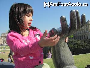 [P23] Dare de mână în grădinile Tuileries » foto by Dan-Ioan
 - 
<span class="allrVoted glyphicon glyphicon-heart hidden" id="av692332"></span>
<a class="m-l-10 hidden" id="sv692332" onclick="voting_Foto_DelVot(,692332,3203)" role="button">șterge vot <span class="glyphicon glyphicon-remove"></span></a>
<a id="v9692332" class=" c-red"  onclick="voting_Foto_SetVot(692332)" role="button"><span class="glyphicon glyphicon-heart-empty"></span> <b>LIKE</b> = Votează poza</a> <img class="hidden"  id="f692332W9" src="/imagini/loader.gif" border="0" /><span class="AjErrMes hidden" id="e692332ErM"></span>