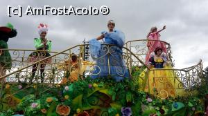[P09] Printesele la parada » foto by sebigeanina
 - 
<span class="allrVoted glyphicon glyphicon-heart hidden" id="av970919"></span>
<a class="m-l-10 hidden" id="sv970919" onclick="voting_Foto_DelVot(,970919,3203)" role="button">șterge vot <span class="glyphicon glyphicon-remove"></span></a>
<a id="v9970919" class=" c-red"  onclick="voting_Foto_SetVot(970919)" role="button"><span class="glyphicon glyphicon-heart-empty"></span> <b>LIKE</b> = Votează poza</a> <img class="hidden"  id="f970919W9" src="/imagini/loader.gif" border="0" /><span class="AjErrMes hidden" id="e970919ErM"></span>