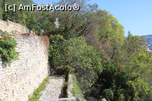 [P14] Balcic, Castelul și Grădina Botanică, Coborâm, Crucea de la Mormântul Reginei în plan îndepărtat... » foto by mprofeanu
 - 
<span class="allrVoted glyphicon glyphicon-heart hidden" id="av1217960"></span>
<a class="m-l-10 hidden" id="sv1217960" onclick="voting_Foto_DelVot(,1217960,3210)" role="button">șterge vot <span class="glyphicon glyphicon-remove"></span></a>
<a id="v91217960" class=" c-red"  onclick="voting_Foto_SetVot(1217960)" role="button"><span class="glyphicon glyphicon-heart-empty"></span> <b>LIKE</b> = Votează poza</a> <img class="hidden"  id="f1217960W9" src="/imagini/loader.gif" border="0" /><span class="AjErrMes hidden" id="e1217960ErM"></span>