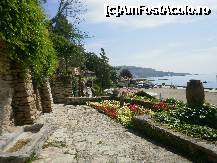 [P14] Gradina de pe faleza. » foto by Floria
 - 
<span class="allrVoted glyphicon glyphicon-heart hidden" id="av298580"></span>
<a class="m-l-10 hidden" id="sv298580" onclick="voting_Foto_DelVot(,298580,3210)" role="button">șterge vot <span class="glyphicon glyphicon-remove"></span></a>
<a id="v9298580" class=" c-red"  onclick="voting_Foto_SetVot(298580)" role="button"><span class="glyphicon glyphicon-heart-empty"></span> <b>LIKE</b> = Votează poza</a> <img class="hidden"  id="f298580W9" src="/imagini/loader.gif" border="0" /><span class="AjErrMes hidden" id="e298580ErM"></span>