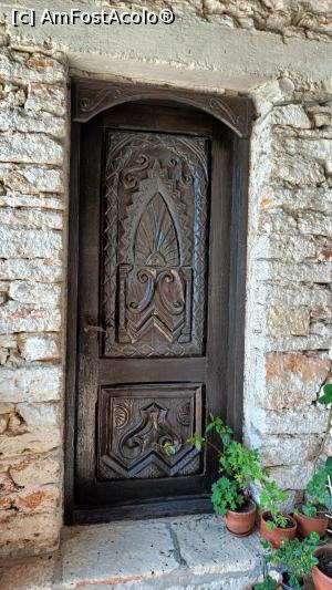 [P09] Ușă la vila „Săgeata albastră”. » foto by tata123 🔱
 - 
<span class="allrVoted glyphicon glyphicon-heart hidden" id="av1373469"></span>
<a class="m-l-10 hidden" id="sv1373469" onclick="voting_Foto_DelVot(,1373469,3210)" role="button">șterge vot <span class="glyphicon glyphicon-remove"></span></a>
<a id="v91373469" class=" c-red"  onclick="voting_Foto_SetVot(1373469)" role="button"><span class="glyphicon glyphicon-heart-empty"></span> <b>LIKE</b> = Votează poza</a> <img class="hidden"  id="f1373469W9" src="/imagini/loader.gif" border="0" /><span class="AjErrMes hidden" id="e1373469ErM"></span>