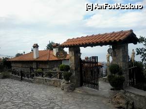 [P04] P. Panteleimonas: prima poarta din sat » foto by dannaa
 - 
<span class="allrVoted glyphicon glyphicon-heart hidden" id="av564572"></span>
<a class="m-l-10 hidden" id="sv564572" onclick="voting_Foto_DelVot(,564572,3215)" role="button">șterge vot <span class="glyphicon glyphicon-remove"></span></a>
<a id="v9564572" class=" c-red"  onclick="voting_Foto_SetVot(564572)" role="button"><span class="glyphicon glyphicon-heart-empty"></span> <b>LIKE</b> = Votează poza</a> <img class="hidden"  id="f564572W9" src="/imagini/loader.gif" border="0" /><span class="AjErrMes hidden" id="e564572ErM"></span>