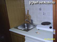 [P13] chicineta din camera; frigiderul se vede partial » foto by sbacau
 - 
<span class="allrVoted glyphicon glyphicon-heart hidden" id="av53114"></span>
<a class="m-l-10 hidden" id="sv53114" onclick="voting_Foto_DelVot(,53114,3216)" role="button">șterge vot <span class="glyphicon glyphicon-remove"></span></a>
<a id="v953114" class=" c-red"  onclick="voting_Foto_SetVot(53114)" role="button"><span class="glyphicon glyphicon-heart-empty"></span> <b>LIKE</b> = Votează poza</a> <img class="hidden"  id="f53114W9" src="/imagini/loader.gif" border="0" /><span class="AjErrMes hidden" id="e53114ErM"></span>