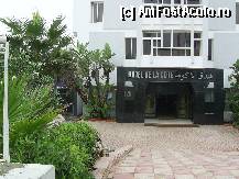 [P23] Casablanca - Intrarea in HOTEL DE LA COTE. » foto by iulianic
 - 
<span class="allrVoted glyphicon glyphicon-heart hidden" id="av297595"></span>
<a class="m-l-10 hidden" id="sv297595" onclick="voting_Foto_DelVot(,297595,3221)" role="button">șterge vot <span class="glyphicon glyphicon-remove"></span></a>
<a id="v9297595" class=" c-red"  onclick="voting_Foto_SetVot(297595)" role="button"><span class="glyphicon glyphicon-heart-empty"></span> <b>LIKE</b> = Votează poza</a> <img class="hidden"  id="f297595W9" src="/imagini/loader.gif" border="0" /><span class="AjErrMes hidden" id="e297595ErM"></span>