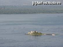 [P11] Lacul Skadar - o insulita care era folosita drept inchisoare, din cate ni s-a spus » foto by Alexandru G.*
 - 
<span class="allrVoted glyphicon glyphicon-heart hidden" id="av290819"></span>
<a class="m-l-10 hidden" id="sv290819" onclick="voting_Foto_DelVot(,290819,3229)" role="button">șterge vot <span class="glyphicon glyphicon-remove"></span></a>
<a id="v9290819" class=" c-red"  onclick="voting_Foto_SetVot(290819)" role="button"><span class="glyphicon glyphicon-heart-empty"></span> <b>LIKE</b> = Votează poza</a> <img class="hidden"  id="f290819W9" src="/imagini/loader.gif" border="0" /><span class="AjErrMes hidden" id="e290819ErM"></span>