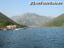 [P19] Golful Kotor cu unul dintre pontoanele de unde se pot lua diferite ambarcatiuni pt. trecerea pe celalalt mal » foto by ileanaxperta*
 - 
<span class="allrVoted glyphicon glyphicon-heart hidden" id="av268246"></span>
<a class="m-l-10 hidden" id="sv268246" onclick="voting_Foto_DelVot(,268246,3229)" role="button">șterge vot <span class="glyphicon glyphicon-remove"></span></a>
<a id="v9268246" class=" c-red"  onclick="voting_Foto_SetVot(268246)" role="button"><span class="glyphicon glyphicon-heart-empty"></span> <b>LIKE</b> = Votează poza</a> <img class="hidden"  id="f268246W9" src="/imagini/loader.gif" border="0" /><span class="AjErrMes hidden" id="e268246ErM"></span>