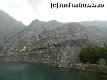 [P05] Zidurile groase de aparare ale orasului Kotor, ce se ridica direct din mare » foto by ileanaxperta*
 - 
<span class="allrVoted glyphicon glyphicon-heart hidden" id="av268232"></span>
<a class="m-l-10 hidden" id="sv268232" onclick="voting_Foto_DelVot(,268232,3229)" role="button">șterge vot <span class="glyphicon glyphicon-remove"></span></a>
<a id="v9268232" class=" c-red"  onclick="voting_Foto_SetVot(268232)" role="button"><span class="glyphicon glyphicon-heart-empty"></span> <b>LIKE</b> = Votează poza</a> <img class="hidden"  id="f268232W9" src="/imagini/loader.gif" border="0" /><span class="AjErrMes hidden" id="e268232ErM"></span>