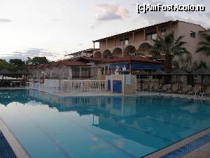 [P03] Piscina si hotel Sousouras » foto by andreidan
 - 
<span class="allrVoted glyphicon glyphicon-heart hidden" id="av652359"></span>
<a class="m-l-10 hidden" id="sv652359" onclick="voting_Foto_DelVot(,652359,3230)" role="button">șterge vot <span class="glyphicon glyphicon-remove"></span></a>
<a id="v9652359" class=" c-red"  onclick="voting_Foto_SetVot(652359)" role="button"><span class="glyphicon glyphicon-heart-empty"></span> <b>LIKE</b> = Votează poza</a> <img class="hidden"  id="f652359W9" src="/imagini/loader.gif" border="0" /><span class="AjErrMes hidden" id="e652359ErM"></span>