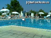 [P14] Hanioti Palace Hotel - piscina hotelului mereu liberă și liniștită, mai ales în zona cu 2,90 m adâncime » foto by nicole33
 - 
<span class="allrVoted glyphicon glyphicon-heart hidden" id="av299973"></span>
<a class="m-l-10 hidden" id="sv299973" onclick="voting_Foto_DelVot(,299973,3230)" role="button">șterge vot <span class="glyphicon glyphicon-remove"></span></a>
<a id="v9299973" class=" c-red"  onclick="voting_Foto_SetVot(299973)" role="button"><span class="glyphicon glyphicon-heart-empty"></span> <b>LIKE</b> = Votează poza</a> <img class="hidden"  id="f299973W9" src="/imagini/loader.gif" border="0" /><span class="AjErrMes hidden" id="e299973ErM"></span>
