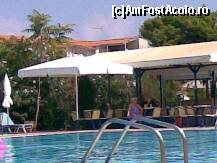 [P17] Hanioti Palace Hotel - barul de la piscina » foto by nicole33
 - 
<span class="allrVoted glyphicon glyphicon-heart hidden" id="av299976"></span>
<a class="m-l-10 hidden" id="sv299976" onclick="voting_Foto_DelVot(,299976,3230)" role="button">șterge vot <span class="glyphicon glyphicon-remove"></span></a>
<a id="v9299976" class=" c-red"  onclick="voting_Foto_SetVot(299976)" role="button"><span class="glyphicon glyphicon-heart-empty"></span> <b>LIKE</b> = Votează poza</a> <img class="hidden"  id="f299976W9" src="/imagini/loader.gif" border="0" /><span class="AjErrMes hidden" id="e299976ErM"></span>