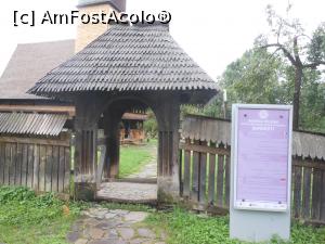 [P03] Maramureș - Intrarea în curtea Bisericii de lemn din Șurdești. » foto by iulianic
 - 
<span class="allrVoted glyphicon glyphicon-heart hidden" id="av1327648"></span>
<a class="m-l-10 hidden" id="sv1327648" onclick="voting_Foto_DelVot(,1327648,3234)" role="button">șterge vot <span class="glyphicon glyphicon-remove"></span></a>
<a id="v91327648" class=" c-red"  onclick="voting_Foto_SetVot(1327648)" role="button"><span class="glyphicon glyphicon-heart-empty"></span> <b>LIKE</b> = Votează poza</a> <img class="hidden"  id="f1327648W9" src="/imagini/loader.gif" border="0" /><span class="AjErrMes hidden" id="e1327648ErM"></span>