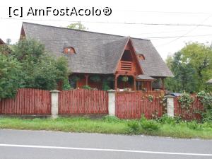 [P11] Sârbi - Casă de lemn în centrul satului. » foto by iulianic
 - 
<span class="allrVoted glyphicon glyphicon-heart hidden" id="av1337607"></span>
<a class="m-l-10 hidden" id="sv1337607" onclick="voting_Foto_DelVot(,1337607,3234)" role="button">șterge vot <span class="glyphicon glyphicon-remove"></span></a>
<a id="v91337607" class=" c-red"  onclick="voting_Foto_SetVot(1337607)" role="button"><span class="glyphicon glyphicon-heart-empty"></span> <b>LIKE</b> = Votează poza</a> <img class="hidden"  id="f1337607W9" src="/imagini/loader.gif" border="0" /><span class="AjErrMes hidden" id="e1337607ErM"></span>